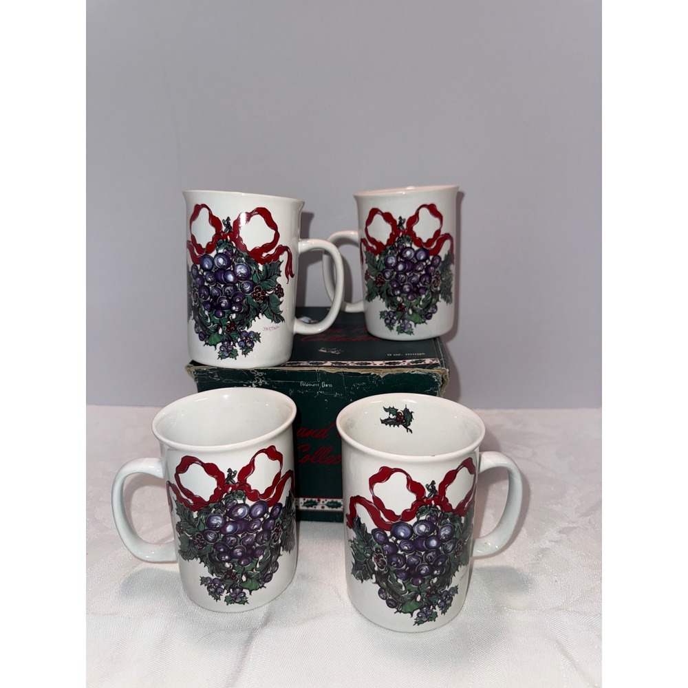 Vintage 1991 Potpourri Press Holly and Blueberries Mugs Set of 4 Christmas 9oz